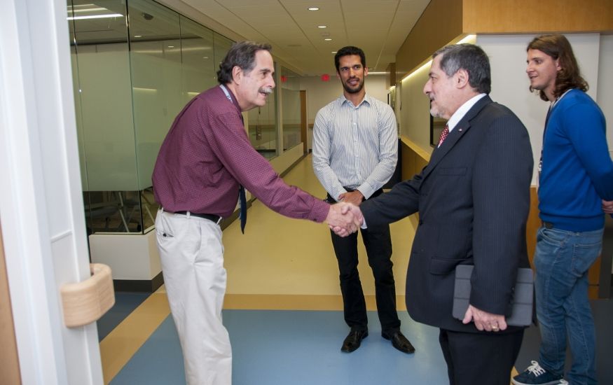 Dr. Bustamante meets Dr. Benjamin Blatt, the medical director of the SMHS Clinical Learning and Simulation Skills Center, with Dr. Leal and Dr. de Mulder